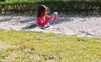 Photo of little girl ‘sinking into the ground’ leaves people baffled