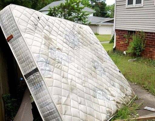 Granddad Forbids Anyone from Touching His Old Mattress, Girl Finds Stash There after His Death – Story of the Day