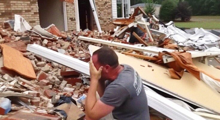 Son Who Didn’t Visit His Mother for Years Comes and Sees Her House Destroyed – Story of the Day